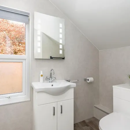 Woodside Nocleg ze śniadaniem 4*